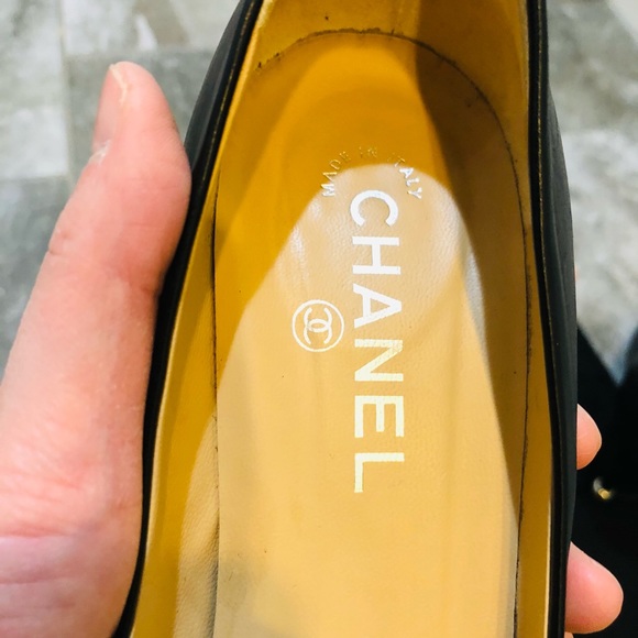 CHANEL Round Toe Leather Pumps - Picture 5 of 12